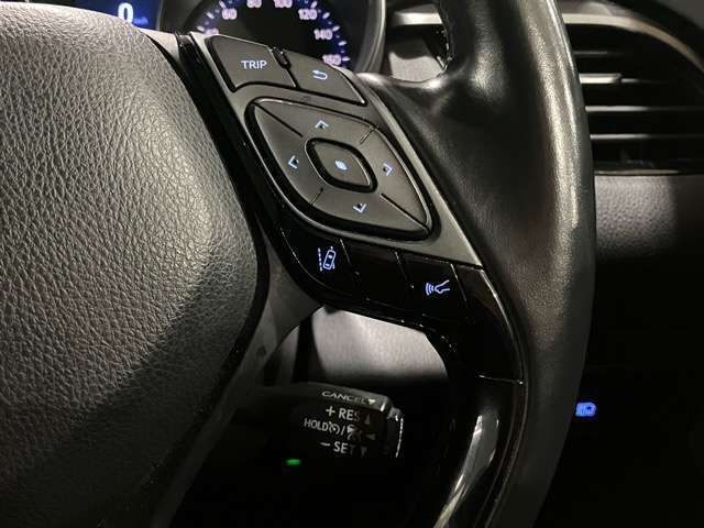 【クルーズコントロール】　　ドライバーの負担を軽減するために設定した速度を自動的に維持します♪特に高速道路などは便利でロングドライブをお楽しみ頂けます♪