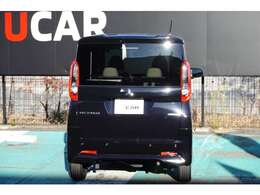 リヤワイパー付きで雨の日の後方視界を確保！！