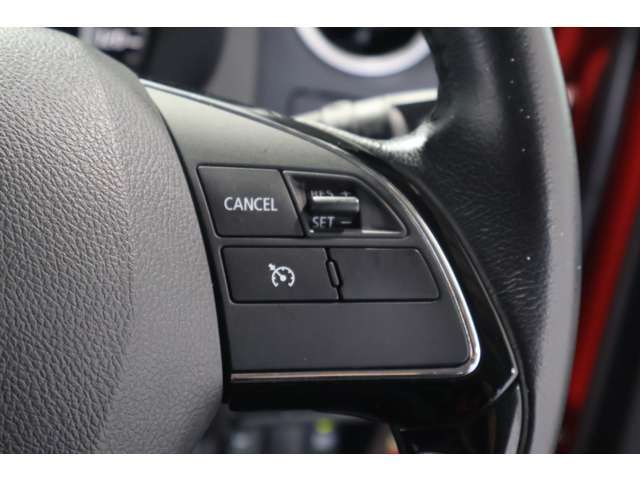 オートクルーズコントロール機能装備※高速道路などで車速を一定に保ちます。アクセル操作が必要なく長距離運転の疲労軽減や燃費向上に効果を発揮します！