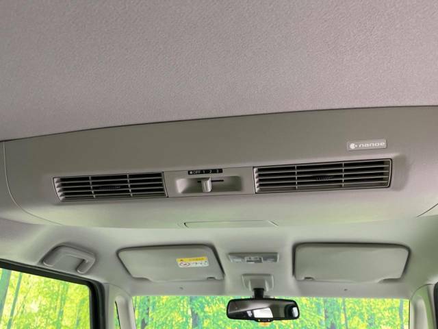【ナノイー付リアシーリングファン】エアコンの風を後部座席まで届けてくれ、広い車内空間でも素早く快適な温度になります♪真夏や真冬に便利な機能です。