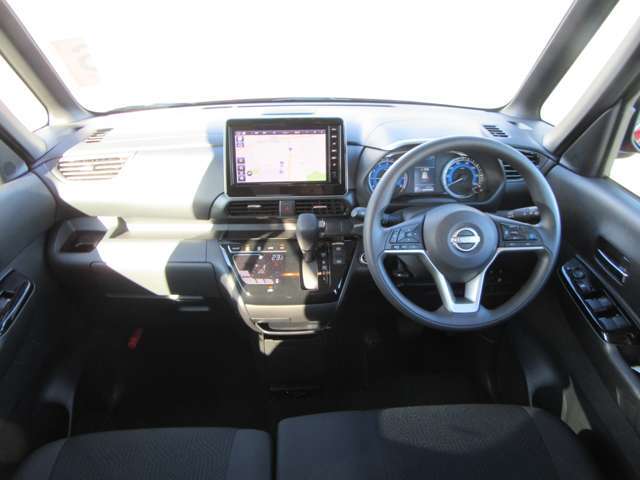 ★☆★展示全車両除菌施工済み★☆★　ウィルス・菌に効果のある安定化二酸化塩素を直接噴射させ、車内の隅々まで除菌しています。キレイにクリーニング済みです。ぜひ直接ご来店の上、ご確認ください！