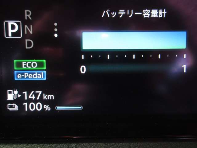 バッテリーは12セグメント残っております☆100％で147kmは、ECOモードON・エアコンOFFの数値です。電費等で変化致しますので、おおよその参考になさって下さい♪