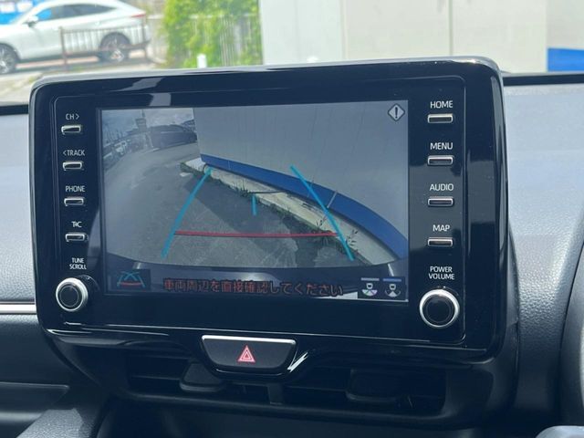 【バックカメラ】駐車時に後方がリアルタイム映像で確認できます。大型商業施設や立体駐車場での駐車時や、夜間のバック時に大活躍！運転スキルに関わらず、今や必須となった装備のひとつです！