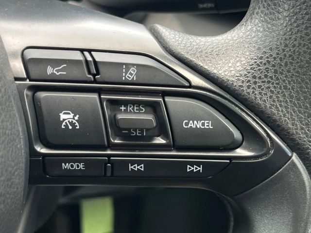 【レーダークルーズコントロール】高速道路での長距離走行が楽に！！自動で速度を保つクルーズコントロールが、衝突軽減システムと連携し、前方の車両を感知して車間を保つように速度調節してくれます！！