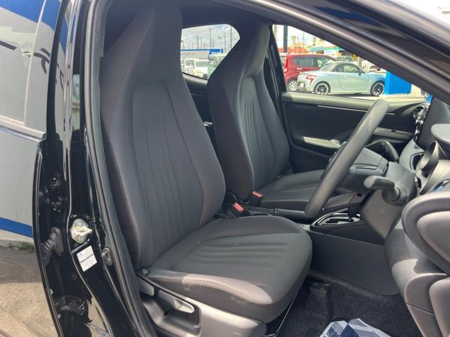 運転席シート廻りは使用感も少なく、良好な状態となっています。丁寧に使われていたことがよくわかりますね。