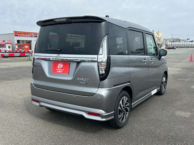 中古車・届出済未使用車を常時展示しております。お客様用大駐車場と店内にはキッズスペースもありますので、ご家族お揃いでのご来店をお待ちしております。