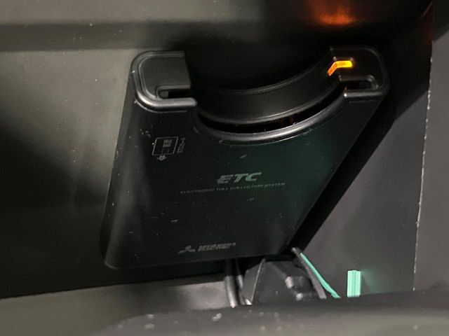 【ETC】高速道路の料金所をストレスなく通過！話題のスポットやサービスエリアに多い「スマートIC」利用時は必須のアイテムです。当店でセットアップを実施、ご納車当日からすぐにご利用いただけます！