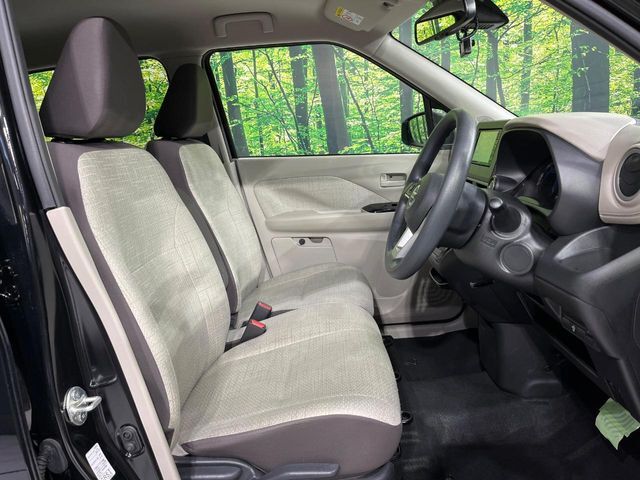 運転席シート廻りは使用感も少なく、良好な状態となっています。丁寧に使われていたことがよくわかりますね。