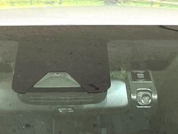 【トヨタセーフティセンス】走行中に前方の車両等を認識し、衝突しそうな時は警報とブレーキで衝突回避と被害軽減をアシスト。より安全にドライブをお楽しみいただけます。