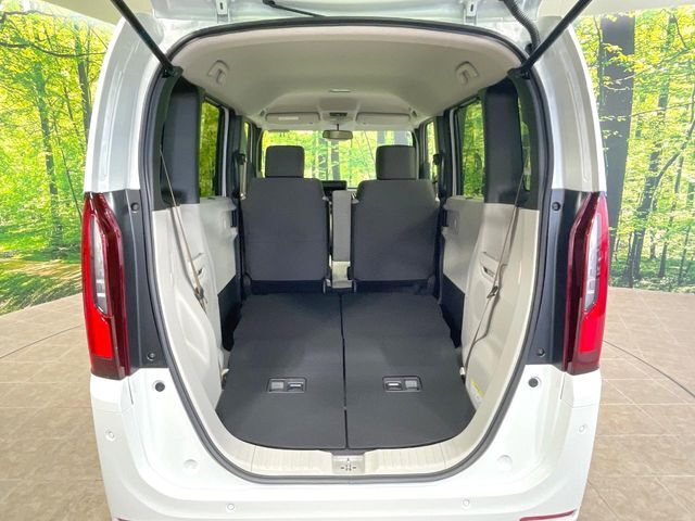 積み下ろしのしやすいデッキにはたっぷりと荷物を積み込んでいただけます。遊びから仕事まで、様々なシーンで頼れます♪