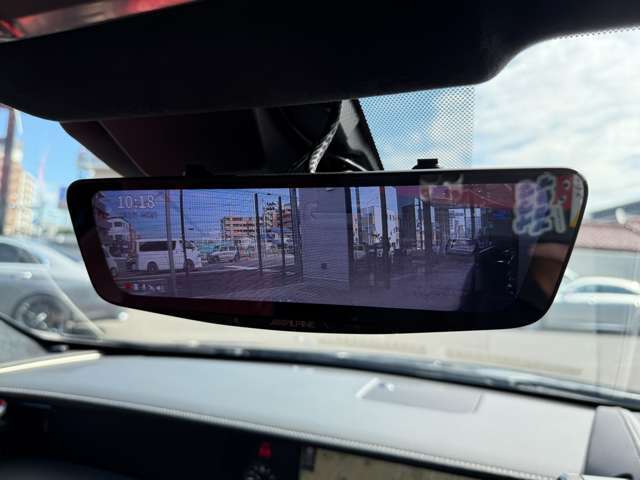 【純正革巻きステアリング】上質な革を使用することで、手にしっかり馴染みとても運転しやすいハンドル