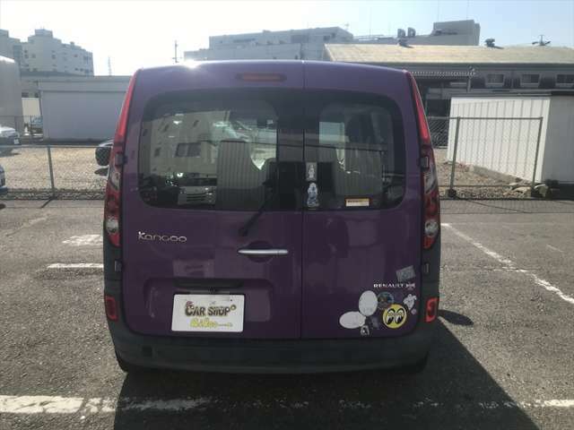 ご契約時は手付金として1万円のみお預かりさせていただきます。納車日前日までに残金を指定口座へご入金していただくか納車日当日に現金をご持参ください。納車日はお客様のご都合に合わせられます。