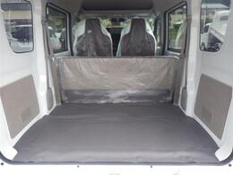 広い荷室内！後席を収納すればさらに広くなります！