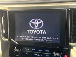 【ディスプレイオーディオ】視認性が高いディスプレイ付きオーディオを装備♪操作性も良好で直感的なソース選択が可能です。