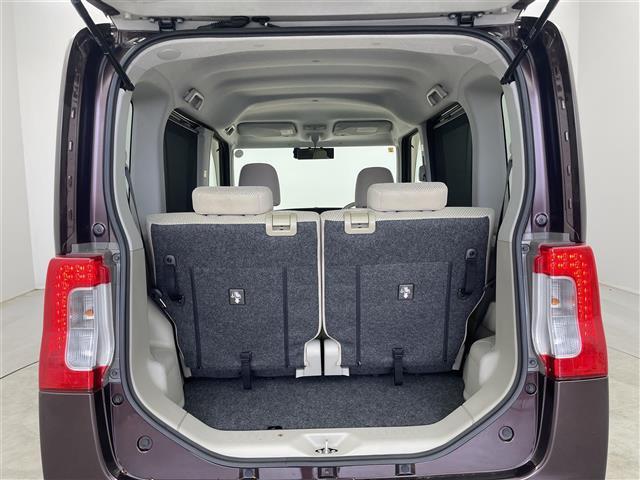 【トランク】積み込みやすくて、たっぷり積める荷室です。シートアレンジできるものは、乗車人数と荷物の量や大きさによってシートを動かすことができるので、より快適なドライブが可能です！
