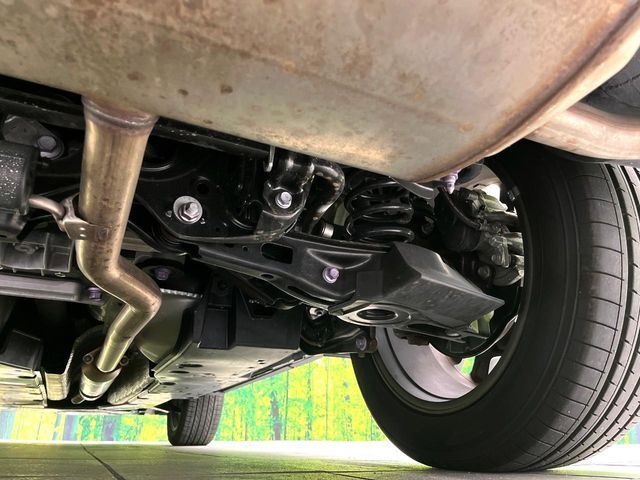 お車を安心してお乗りいただく為には、足回りの定期点検が欠かせません。サービスサポート（有償保証）では無料点検もご提供しており、安心のカーライフをお過ごしいただけるサポート体制が整っています。