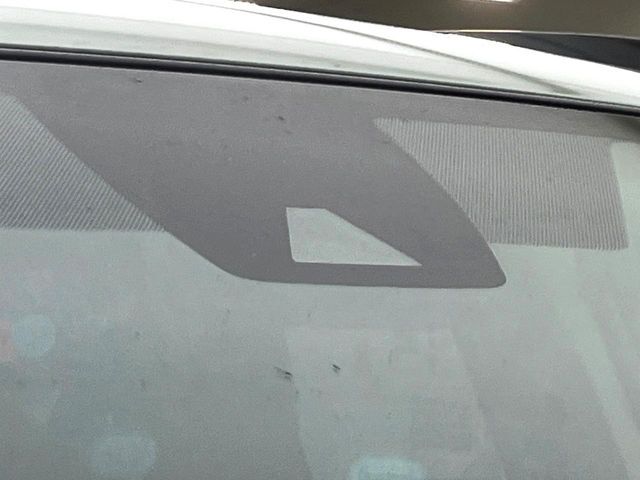 【トヨタセーフティセンス】走行中に前方の車両等を認識し、衝突しそうな時は警報とブレーキで衝突回避と被害軽減をアシスト。より安全にドライブをお楽しみいただけます。
