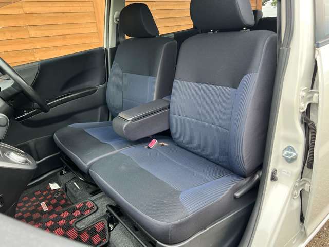 CD/AM/FMのステレオが付いています。当店は、カーエレクトロニクス関連は得意ですので、カーナビなど必要な方は御相談ください。御来店お待ちしています。