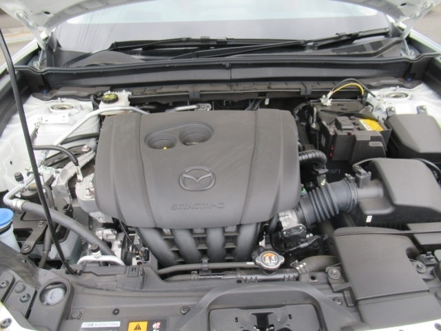 SKYACTIV-G 2.0にマイルドハイブリッドシステムを組み合わせ、乗れば乗るほど毎日の運転が楽しみになるe-SKYACTIV Gを搭載しています。