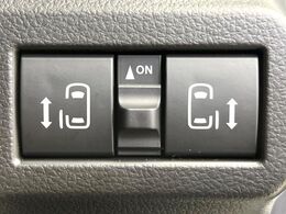 【両側パワースライドドア】スマートキーや運転席のスイッチで後席両側スライドドアの開閉が可能♪電動だから力を入れてドアを開ける必要が無く、小さなお子様でも簡単に開け閉めでき快適です♪