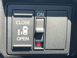 【パワースライドドア】スマートキーや運転席のスイッチでスライドドアの開閉が可能♪電動だから力を入れてドアを開ける必要が無く、小さいお子様でも、重い荷物を持っている時もラクに開け閉めできます♪