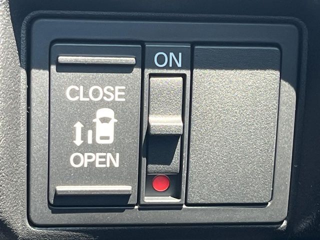 【パワースライドドア】スマートキーや運転席のスイッチでスライドドアの開閉が可能♪電動だから力を入れてドアを開ける必要が無く、小さいお子様でも、重い荷物を持っている時もラクに開け閉めできます♪