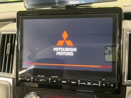 【大画面ナビ】人気の大型10インチナビを装備。存在感のある大画面はインパクト大！ナビ利用時のマップ表示は見やすく、テレビやDVDは臨場感がアップ！いつものドライブがグッと楽しくなります♪