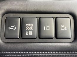 【両側パワースライドドア】スマートキーや運転席のスイッチで後席両側スライドドアの開閉が可能♪電動だから力を入れてドアを開ける必要が無く、小さなお子様でも簡単に開け閉めでき快適です♪