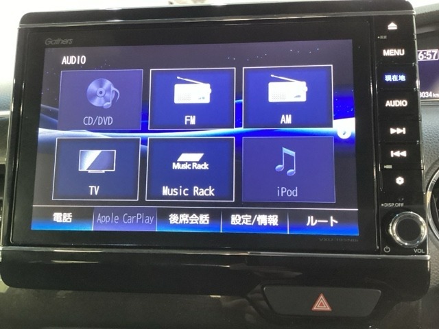 ナビゲーションはフルセグTV対応のGathers純正メモリーナビを搭載しています。Bluetoothオーディオ機能がありますので、スマートフォンなどの音楽も再生できます。