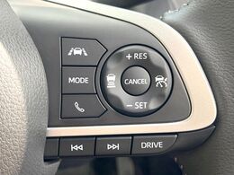 【レーダークルーズコントロール】高速道路での長距離走行が楽に！！自動で速度を保つクルーズコントロールが、衝突軽減システムと連携し、前方の車両を感知して車間を保つように速度調節してくれます！！