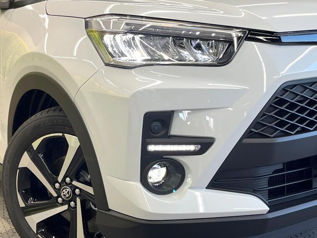 【LEDヘッドライト】悪天候や夜間走行時も良好な視界を確保し安心して運転できる高輝度LEDヘッドライトを装備！点灯速度が早く、消費電力も抑えられています。