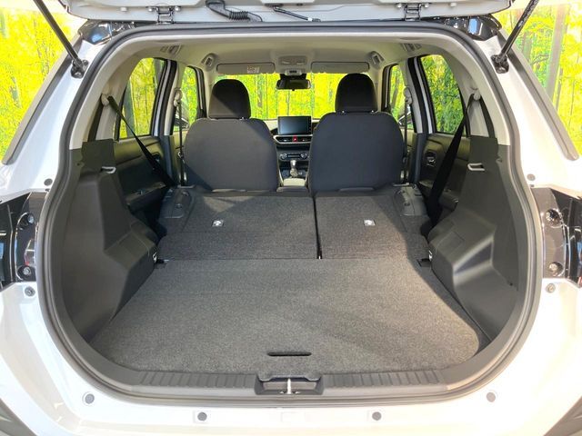 普段のお買い物や通勤、送迎等に十分な荷室スペースを確保しております。セカンドシートを倒すと、大きな荷物の積載も可能です♪