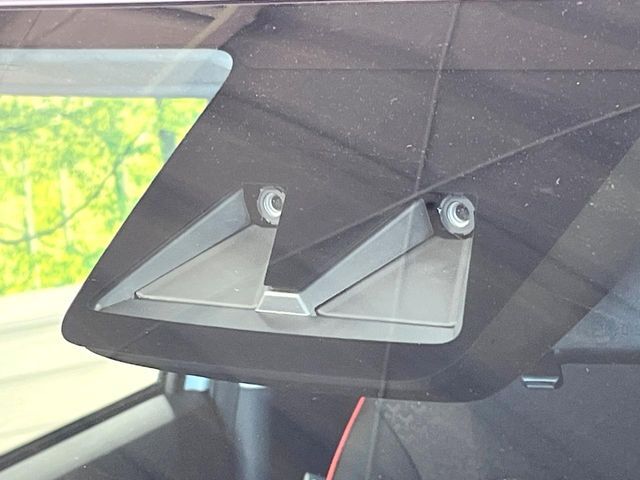 【トヨタセーフティセンス】走行中に前方の車両等を認識し、衝突しそうな時は警報とブレーキで衝突回避と被害軽減をアシスト。より安全にドライブをお楽しみいただけます。