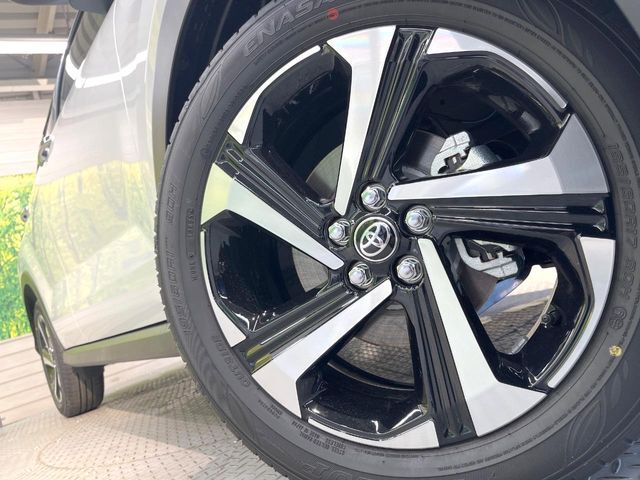 【純正17インチアルミホイール】外観にマッチした純正アルミホイールを装着しております。各種社外アルミホイールや、スタッドレスタイヤも取扱いしております。是非ご相談ください♪