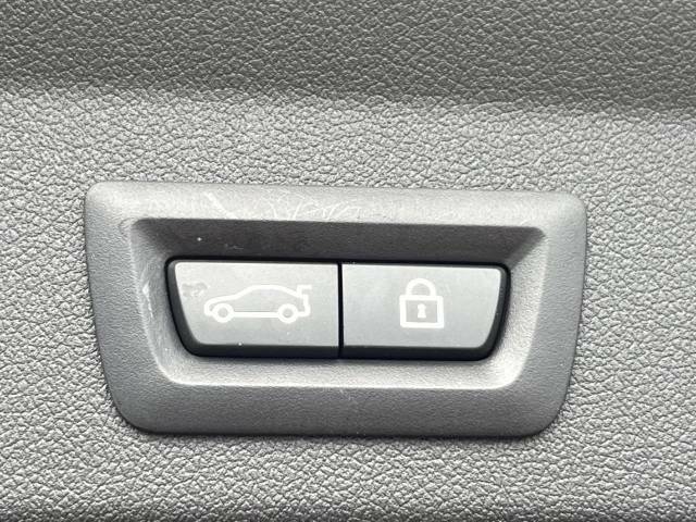 ●電動リアゲート：ワンタッチでリアゲートの開閉ができ、荷物などで両手が塞がっている状態でも簡単に開閉ができる便利機能です。