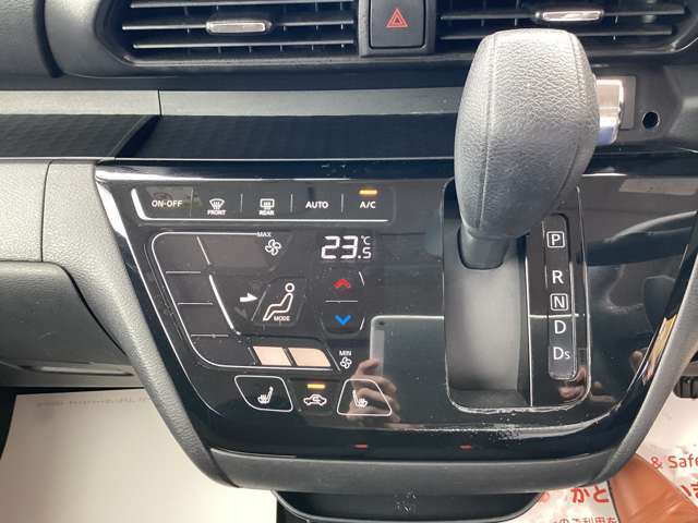 とてもきれいな状態のシフトレバーです。