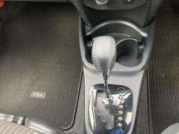 発進時や後退時に操作するレバーです。操作のしやすさが肝になってきます。ぜひ一度体感してください。