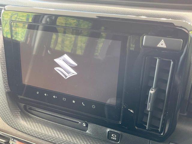 【メーカー純正9型ナビ】インテリアに溶け込むスタイリッシュな「専用設計」メーカーナビを装備♪視認性や操作性など基本性能にも優れ、より上質なカーライフをお楽しみいただけます。