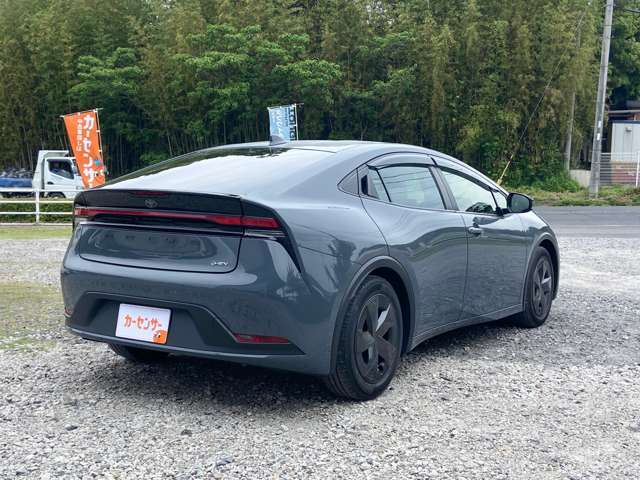 人気の中古車が総勢40台。展示場にてお客様を丁寧に車のご案内いたします。場内試乗も行えます♪