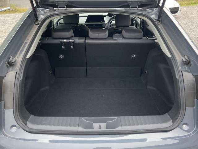 人気の中古車が総勢40台。展示場にてお客様を丁寧に車のご案内いたします。場内試乗も行えます♪