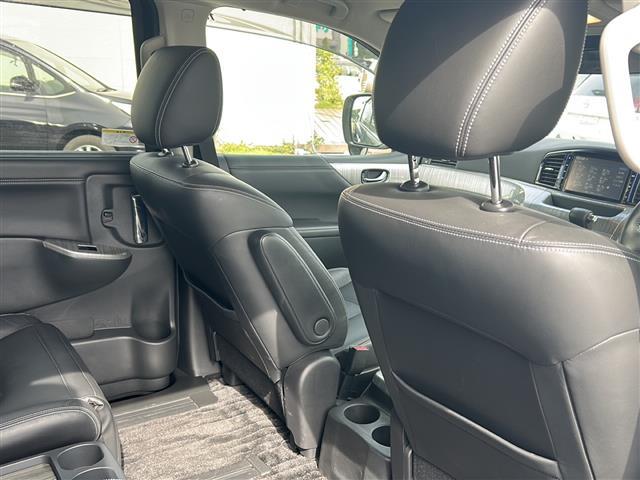 【運転席】座り心地が良いシートなので長時間の運転でも快適にお過ごしいただけます。新品のフロアマットのご注文も可能です。掲載箇所以外にご希望の写真がございましたらお気軽にお問い合わせ下さい。