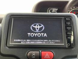 【純正ナビ】人気の純正ナビを装備しております。ナビの使いやすさはもちろん、オーディオ機能も充実！キャンプや旅行はもちろん、通勤や買い物など普段のドライブも楽しくなるはず♪