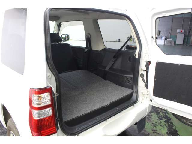 バッテリー、オイル、オイルフィルター、ワイパーゴムは全車新品交換致します。勿論、整備点検後のご納車とさせて頂いておりますので安心してお乗り頂けます。また、交換部品が出る場合でも追加費用は頂きません。