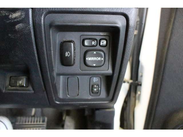 フォグランプスイッチ、電動格納ミラー有