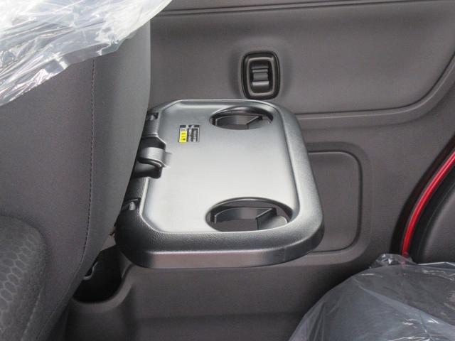 席の背面にはテーブルが付いております！休憩しやすい構造です！