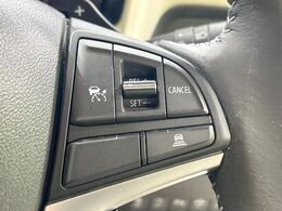 【アダプティブクルーズコントロール】高速道路での長距離走行が楽に！！自動で速度を保つクルーズコントロールが、衝突軽減システムと連携し、前方の車両を感知して車間を保つように速度調節してくれます！！