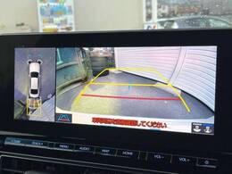 【パノラミックビューモニター】専用のカメラにより、上から見下ろしたような視点で360度クルマの周囲を確認することができます☆死角部分も確認しやすく、狭い場所での切り返しや駐車もスムーズに行えます。