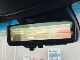【デジタルインナーミラー】後席の大きな荷物や同乗者で後方が確認しづらい時でも安心！カメラが撮影した車両後方の映像をルームミラー内に表示。クリアな視界で状況の確認が可能です！