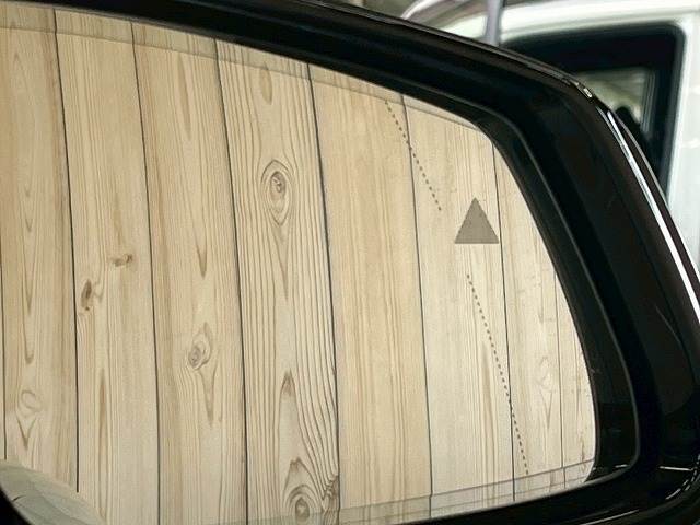 【ブラインドスポットモニター】車線変更時の死角の安全をサポートする装置です。