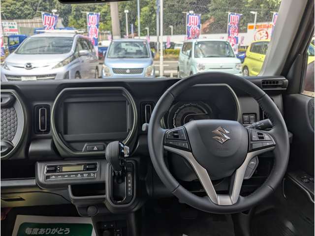 ☆ご納車前準備☆　お客様の安心安全の為にご納車前の準備にも力を入れております！ 整備士と営業が連携して確認しております。中古車は修復歴がないか・内外装の清掃・部品の確認交換をしています